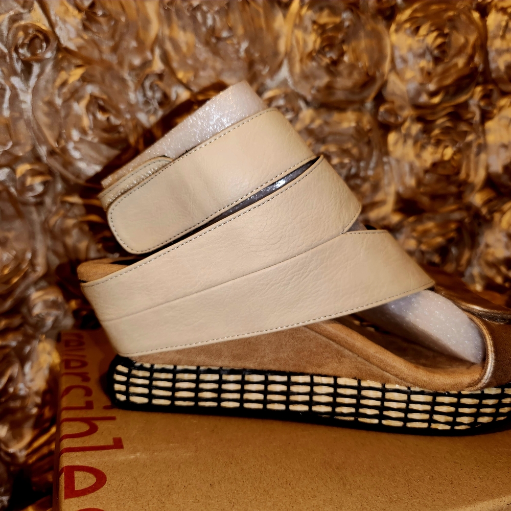 Elegant Black and Gold Women's Wedges - Picture 12 of 13